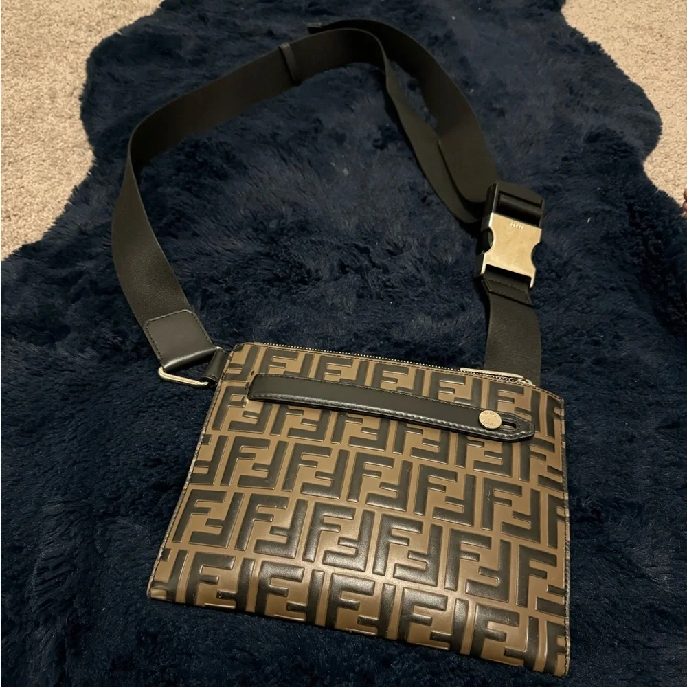 Fendi crossbody - Picture 1 of 7